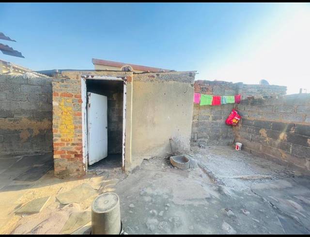 10 BEDROOM HOUSE FOR SALE IN ENTSHONALANGA